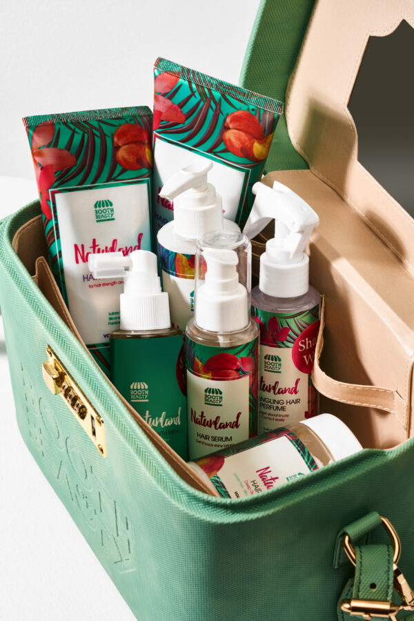 Naturland kit with booth of beauty Signature Travel Trunk